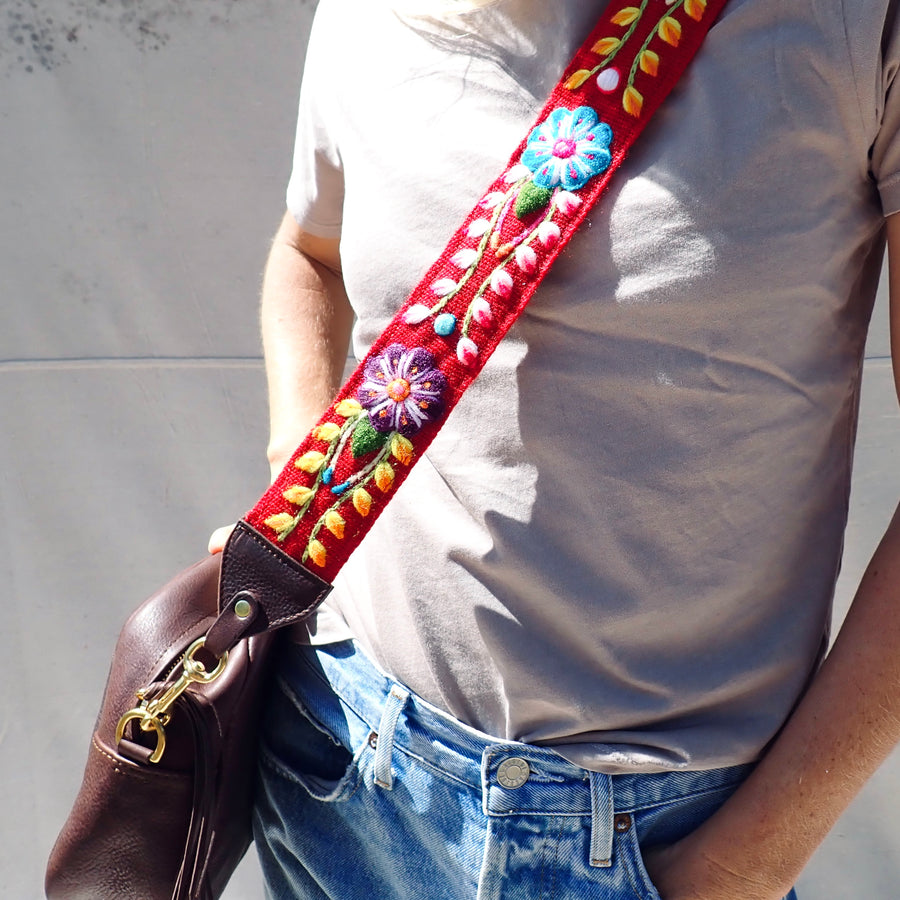 Crossbody w/ flower strap- waxed brown