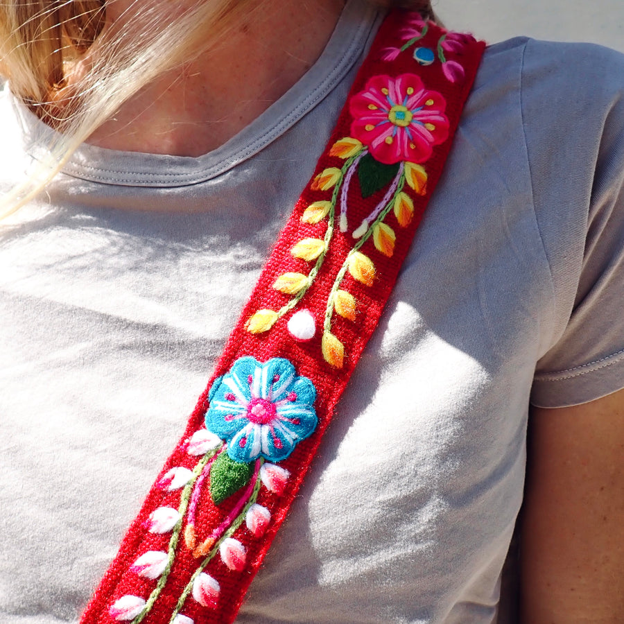 Crossbody w/ flower strap- waxed brown