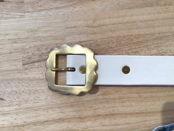 Belt w Scalloped Buckle - Brass/White