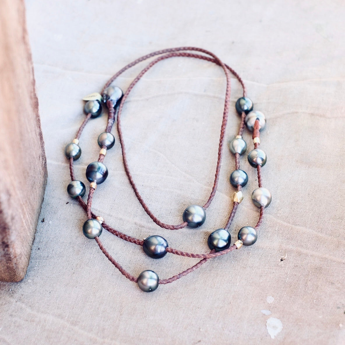 アクセサリー tairei Rainbow Sapphire + Tahitian Pearl Pendant – Tiare Hanalei